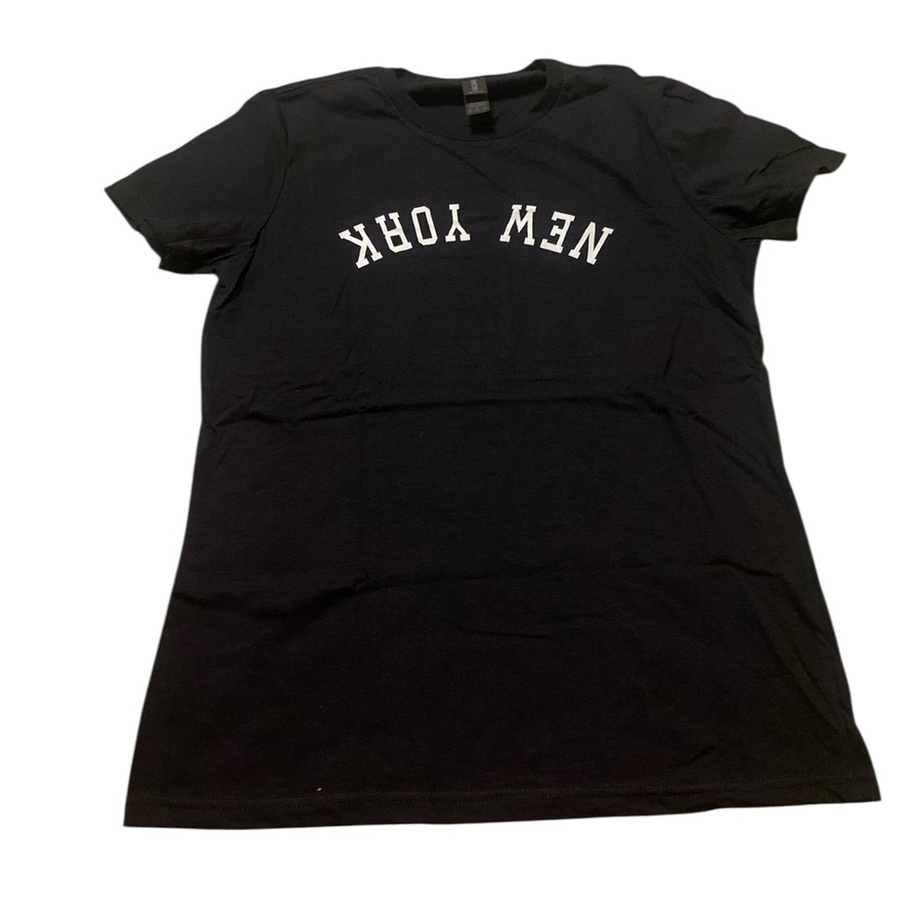 NWT Topsy-turvy New York Graphic‎ Tee M Q65